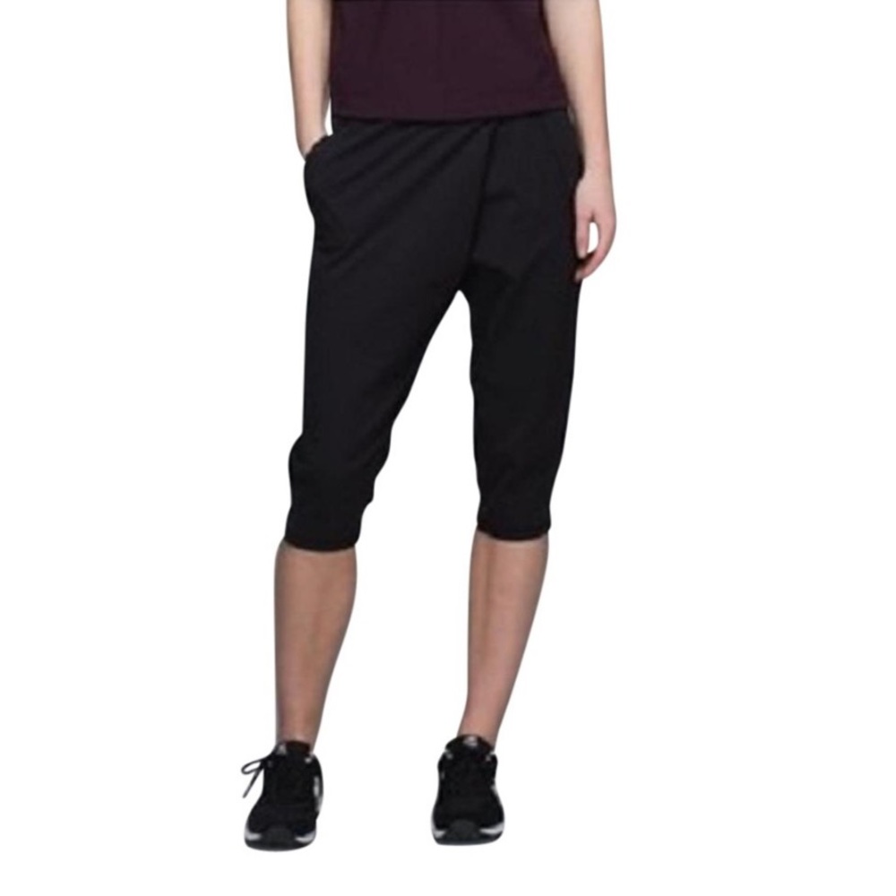 Black yogi retreat lululemon size 6